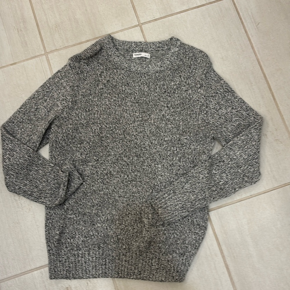 Men’s medium sweater